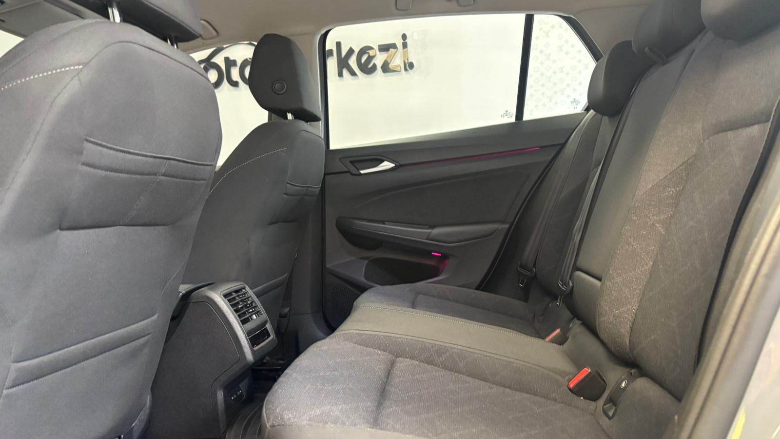 VOLKSWAGEN GOLF 12